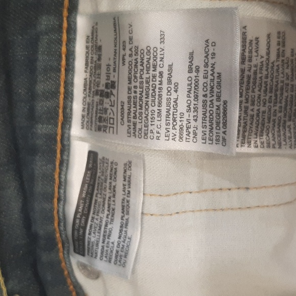 Levis - Picture 4 of 5